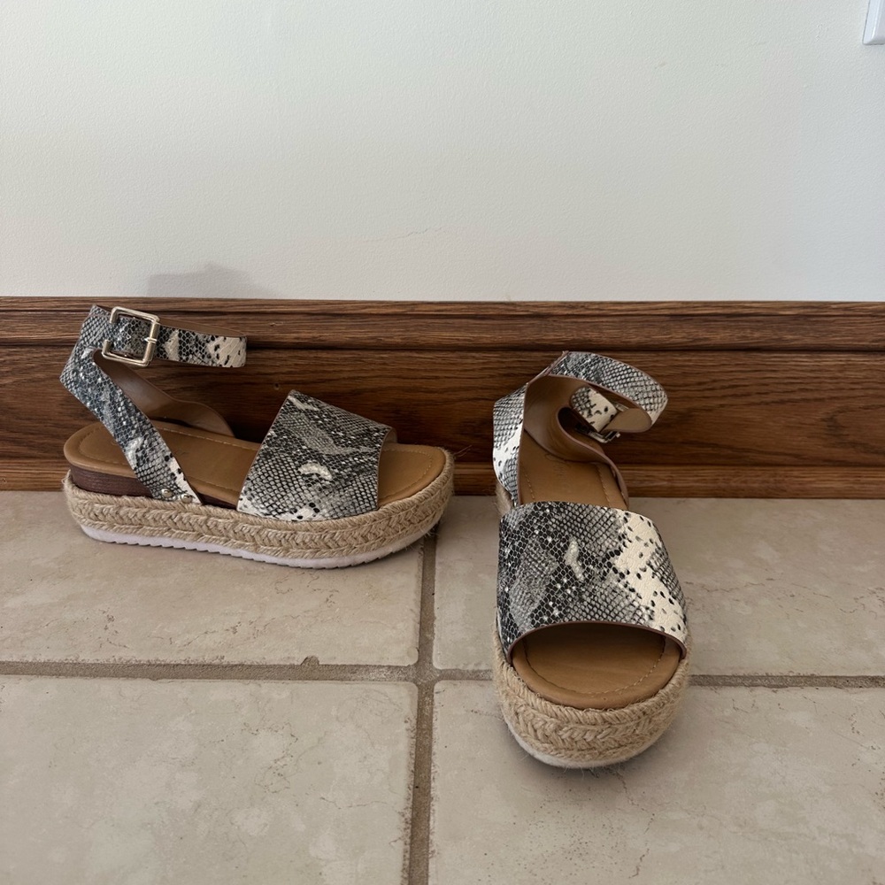 Platform sandals